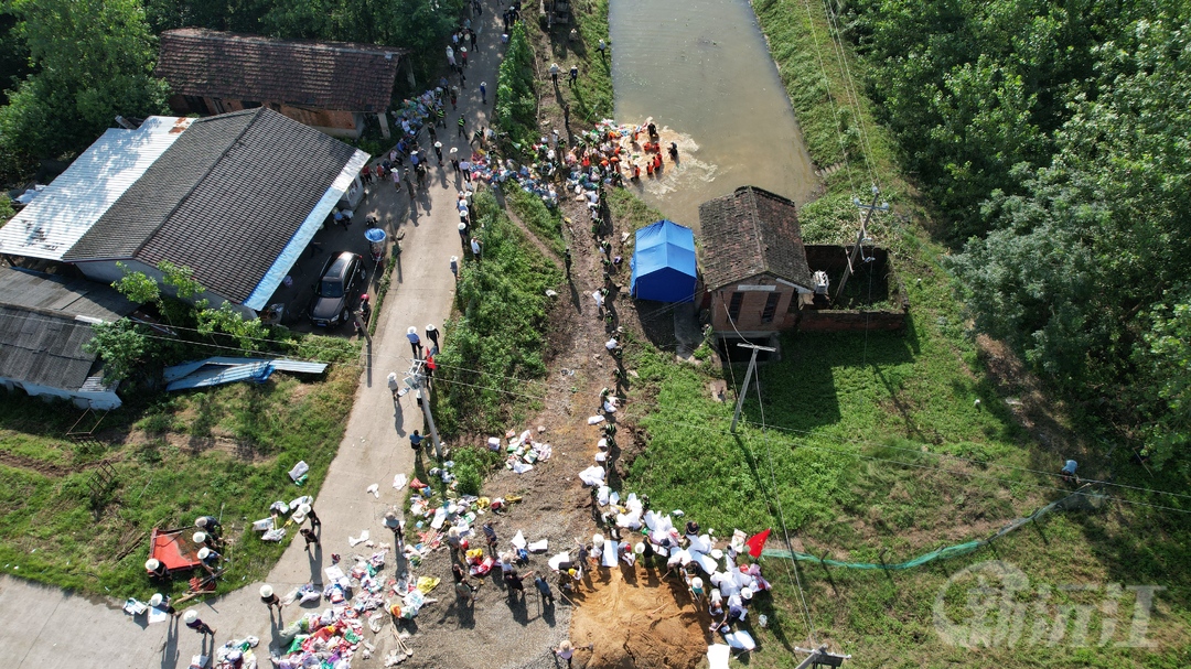 軍民同心 沅江市成功處置一處沙眼險情