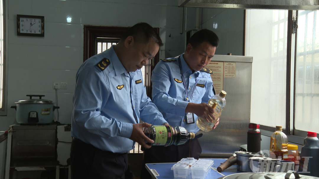 茶盘洲镇开展校园食品安全检查，守护师生“舌尖上的安全”