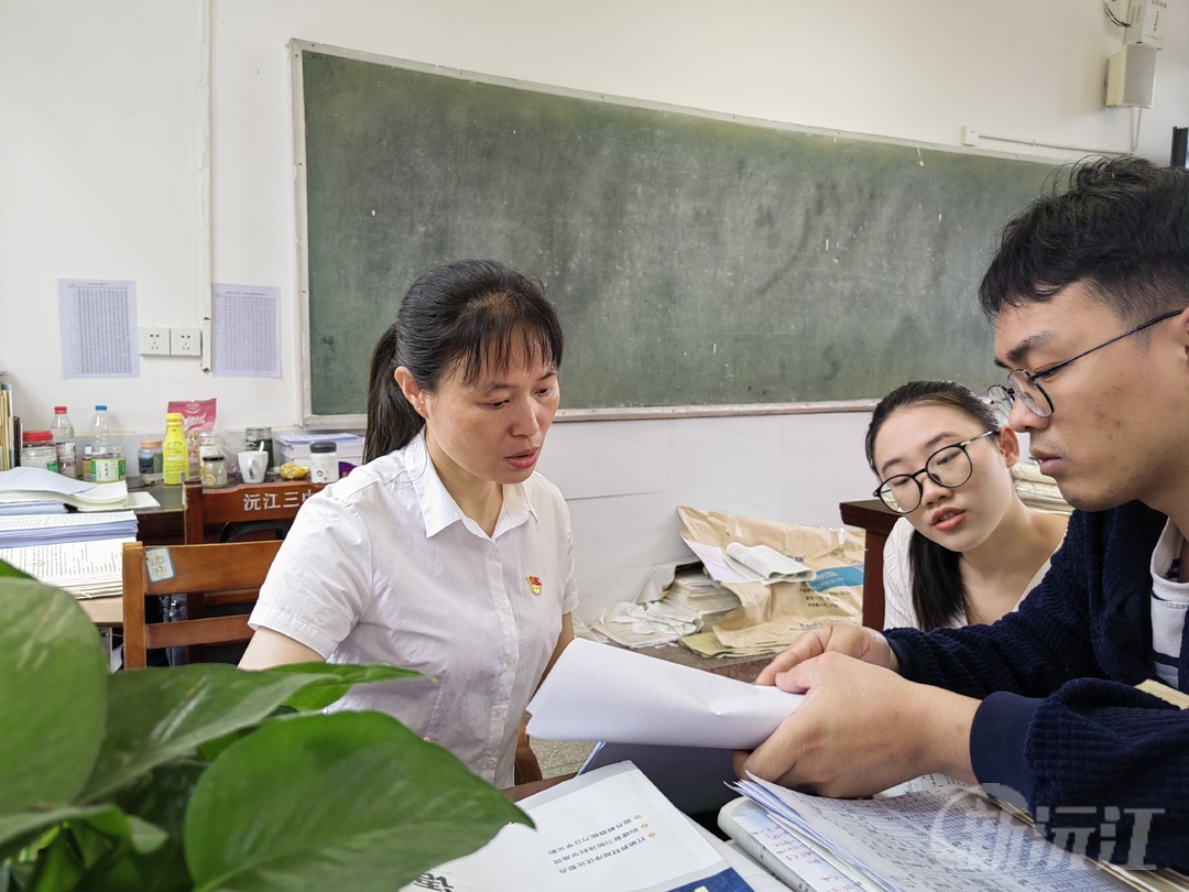 周中元：躬耕教坛21载 匠心筑梦育桃李