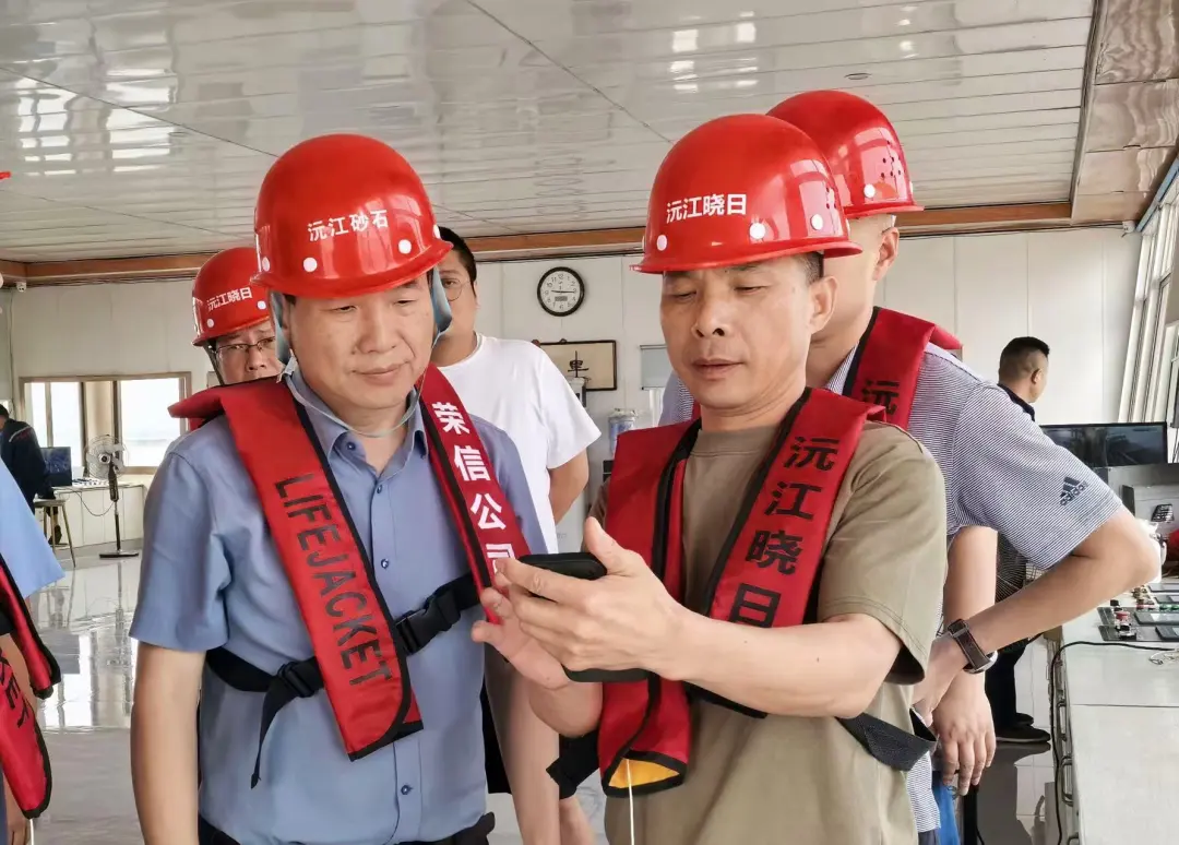 罗必胜专题调研砂石开采工作