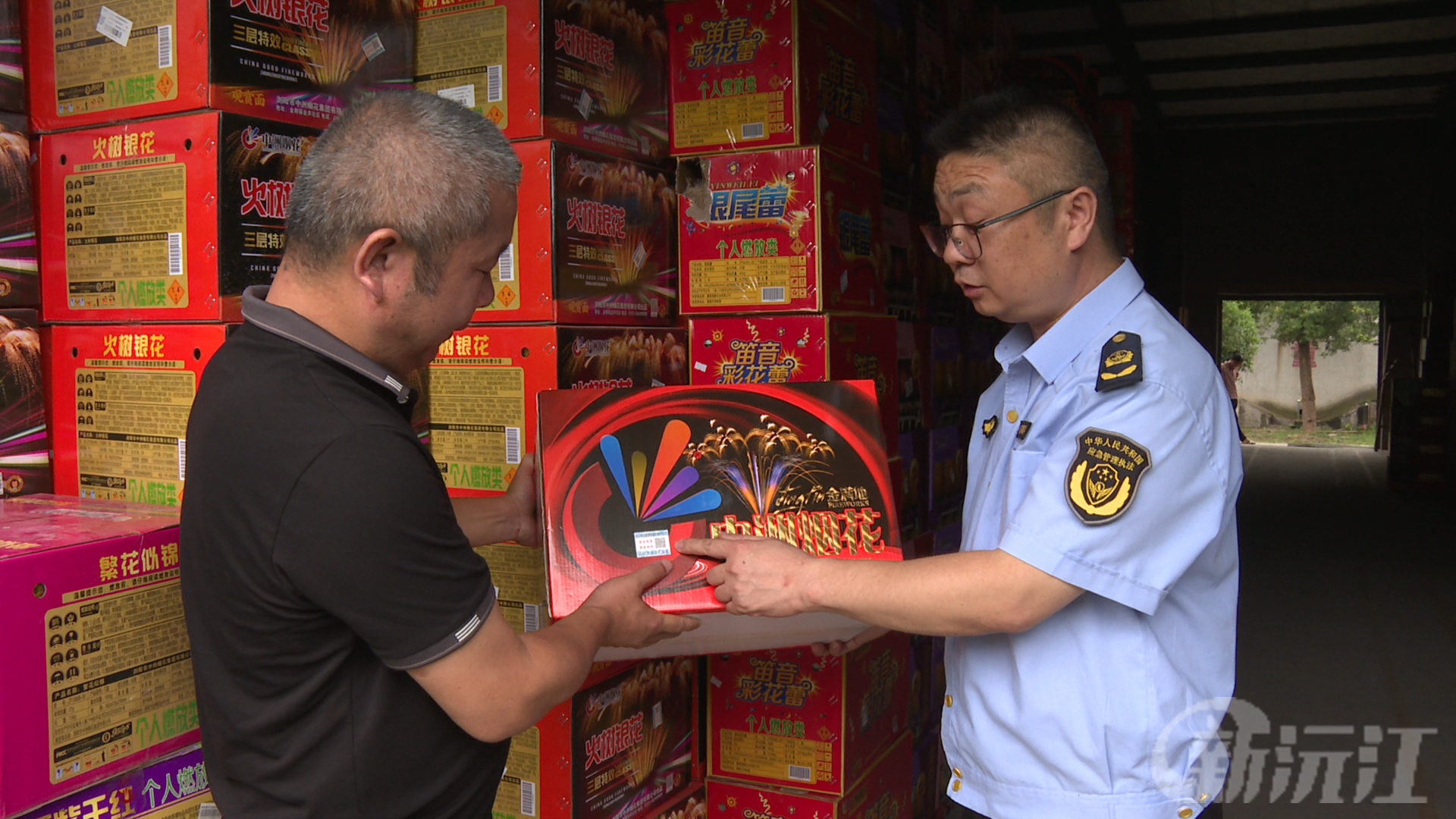 沅江市应急管理局开展烟花爆竹专项检查 筑牢安全生产防线