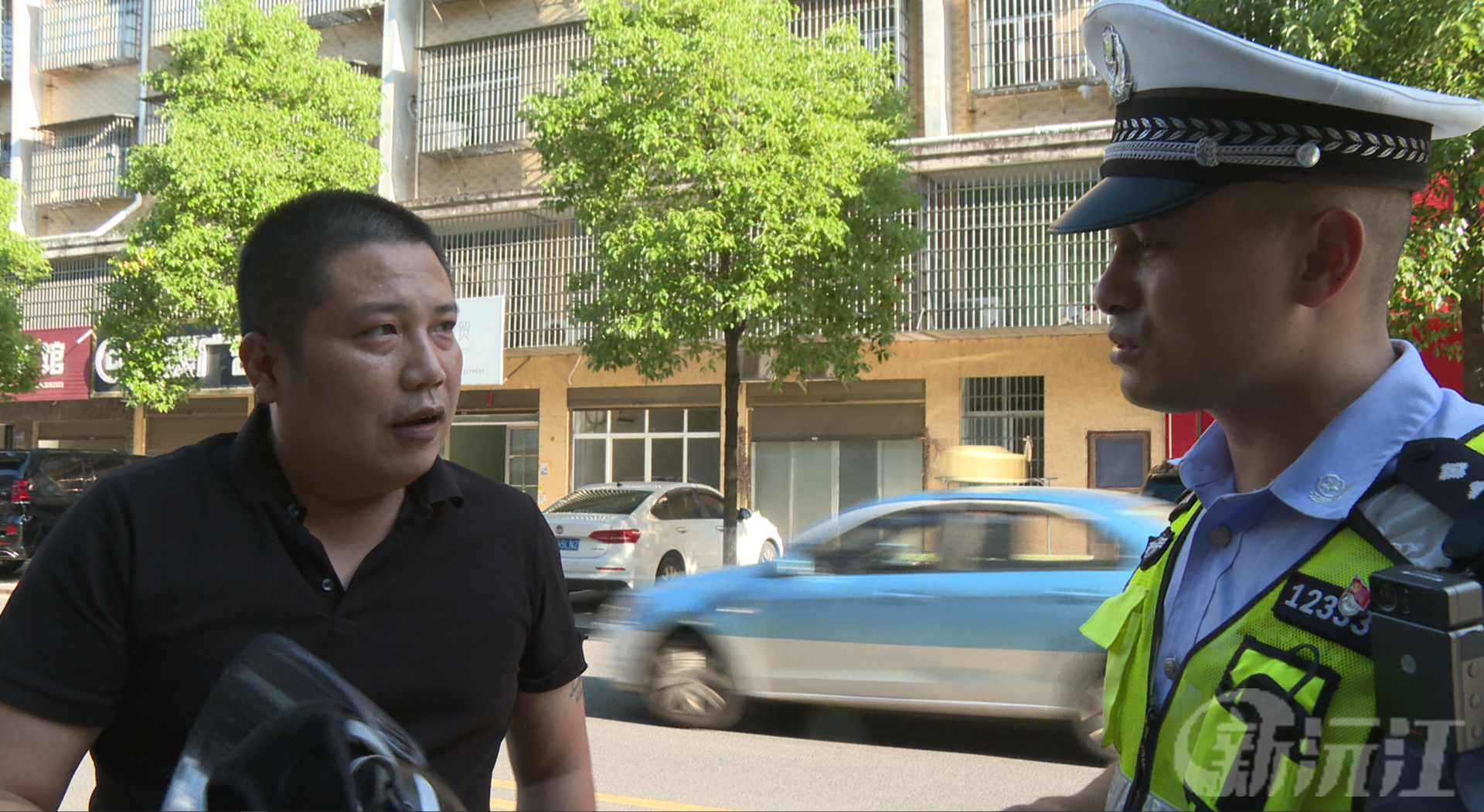 高溫 “烤” 驗下的堅守：交警烈日中守護(hù)城市交通脈搏