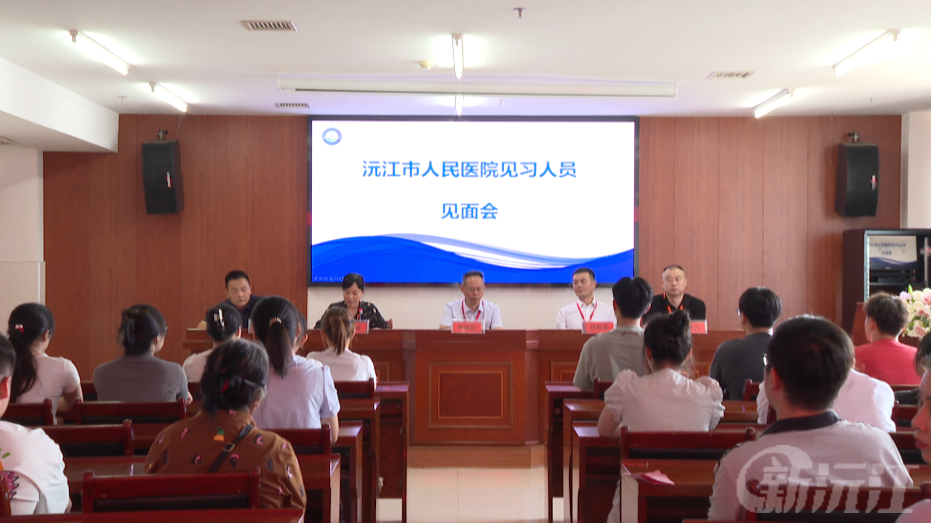 積極搭建就業(yè)見習(xí)平臺(tái) 構(gòu)建校園到職場的“過渡帶”
