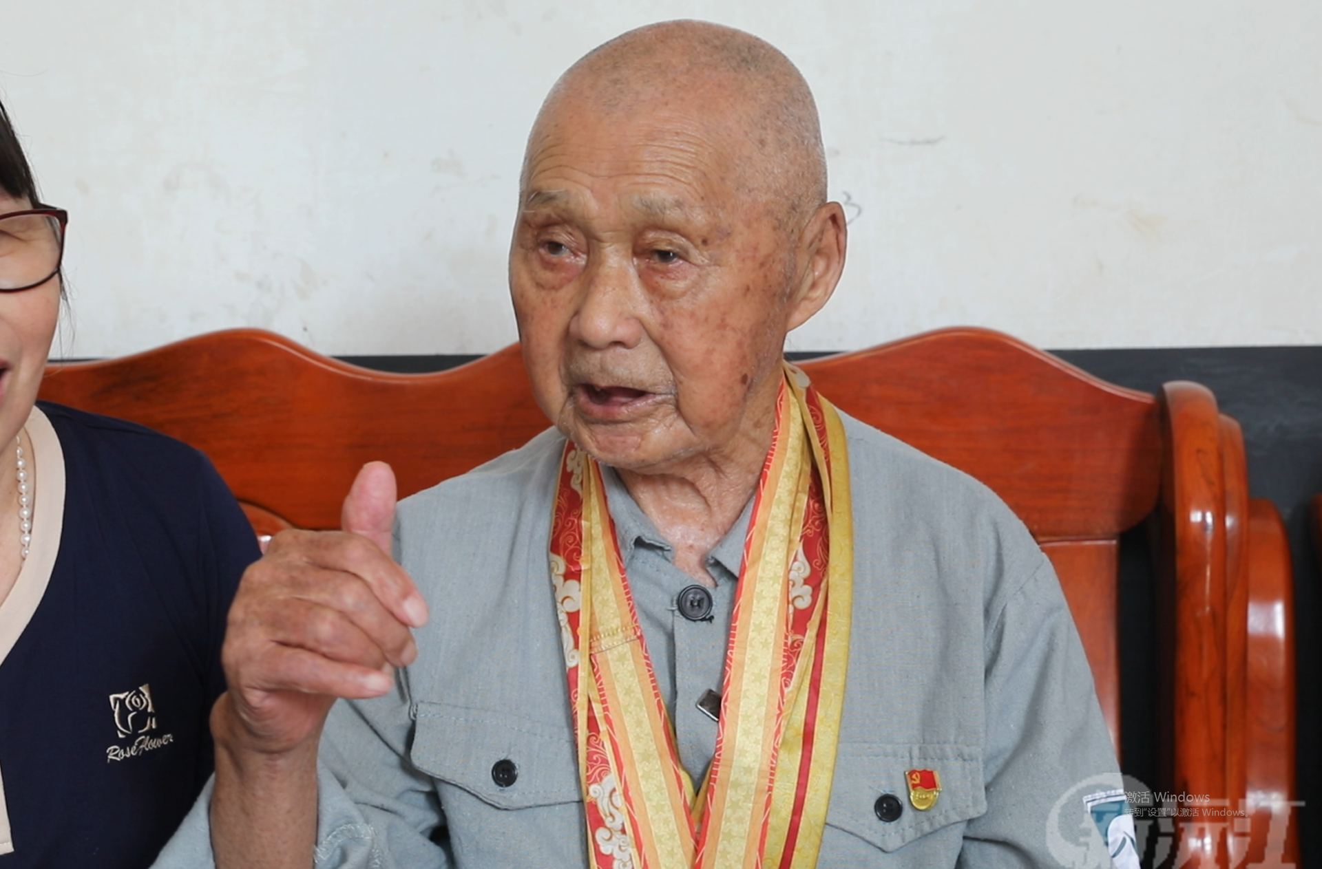 百歲新四軍抗戰(zhàn)老戰(zhàn)士胡良術觀看閱兵 憶往昔感慨萬千