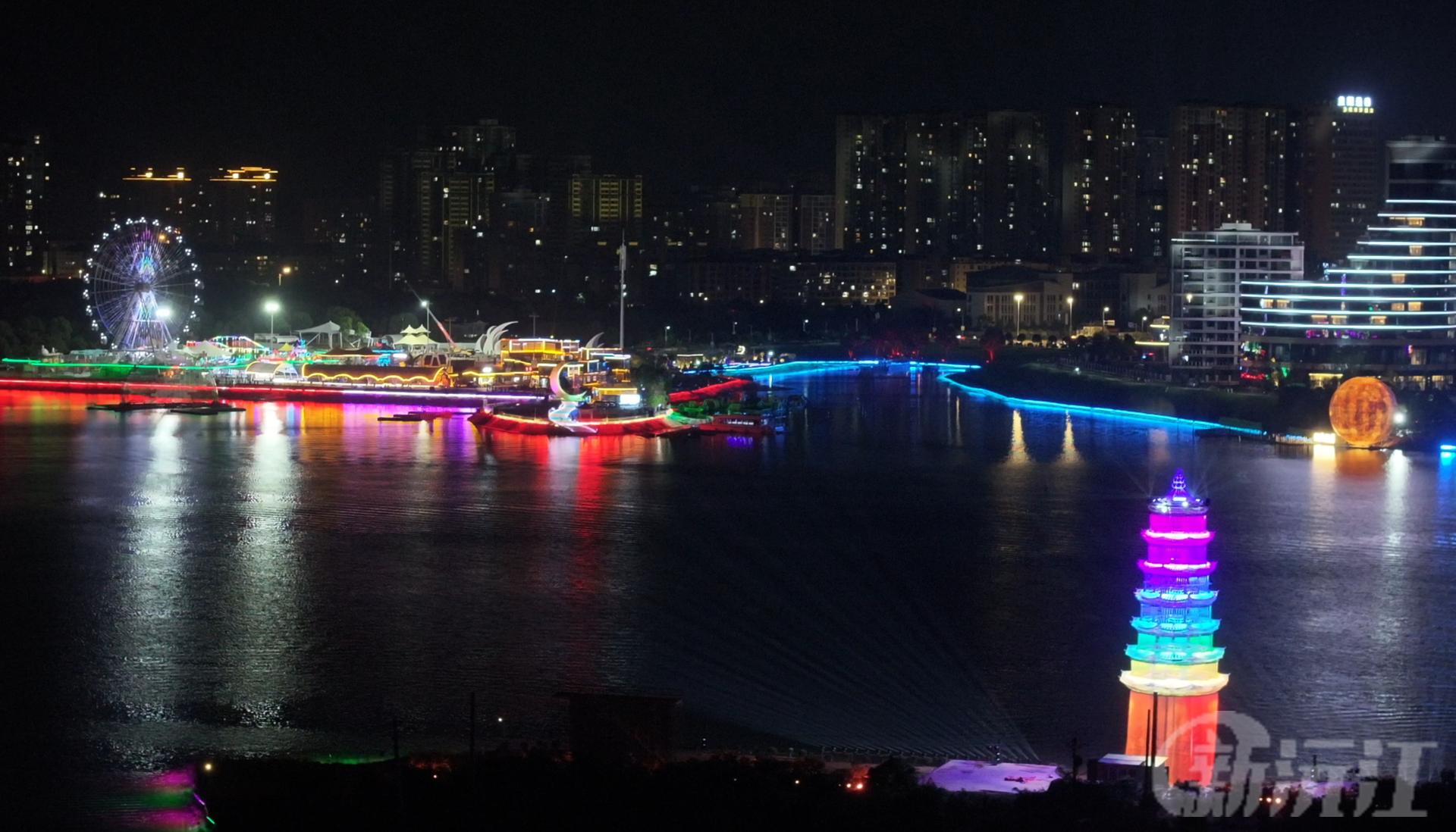 2025益陽市文旅融合發(fā)展大會夜游預演：“沅月共此時” 繪就夢幻畫卷