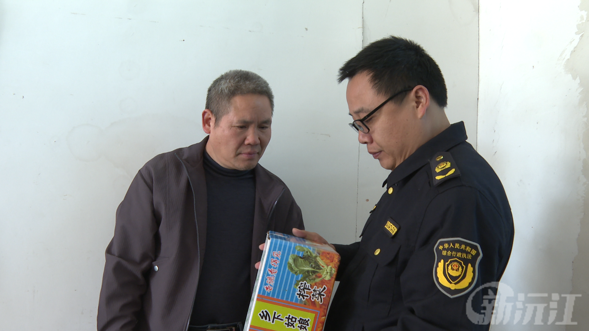 茶盘洲镇拉网式排查校园食堂 织密食品安全防护网