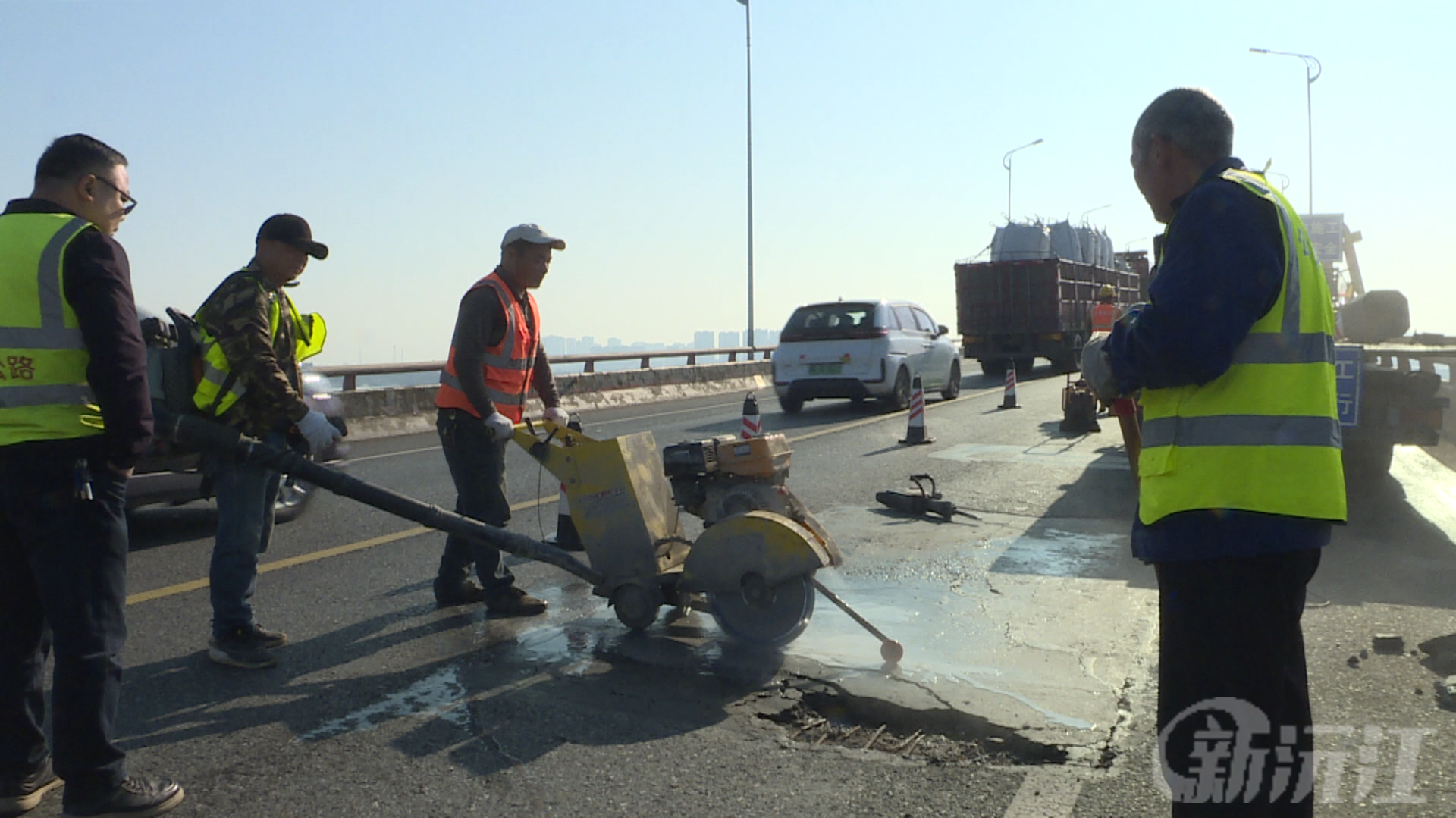 排除公路安全隐患 保障市民安全出行