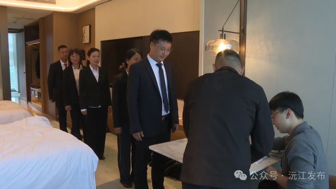 聚焦两会｜携民声赴盛会  人大代表向大会报到