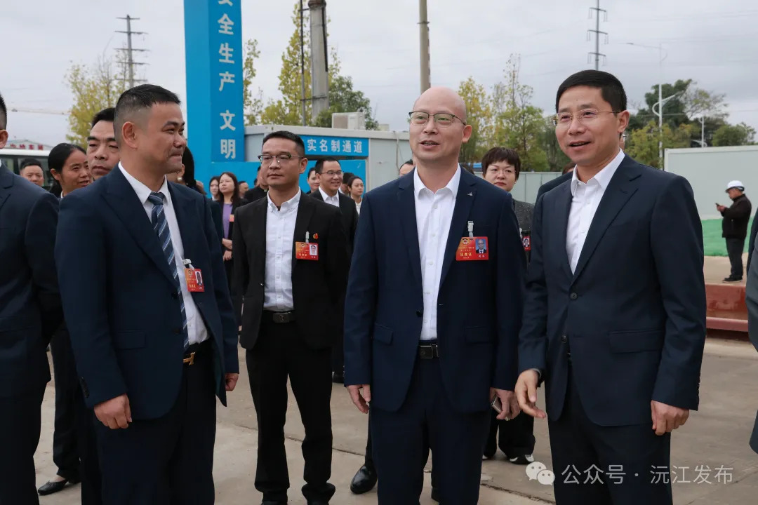 聚焦两会｜人大代表、政协委员分组观摩视察重点项目